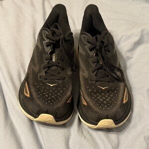 Hoka Clifton 9 - Black and Rose Gold